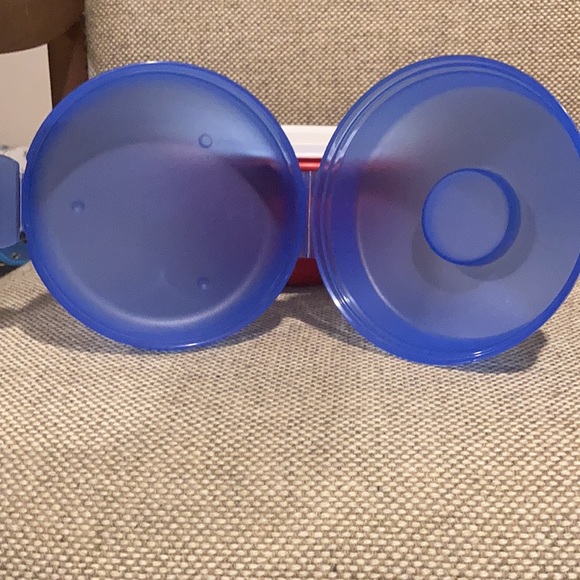 Tupperware 2 bowls EUC - Picture 2 of 10